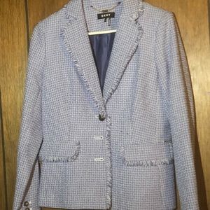 DKNY Size 4 Woman’s blazer really cute